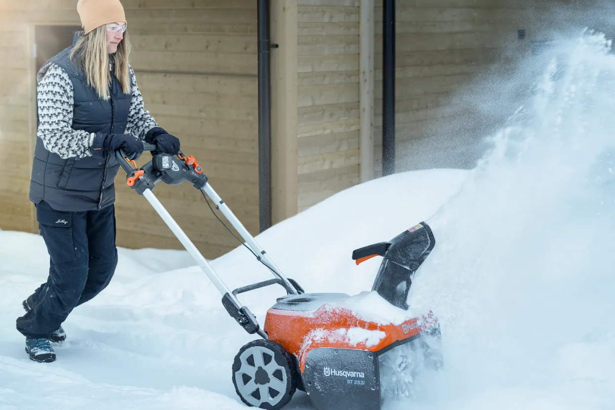 Akku Schneefräse ST 253i