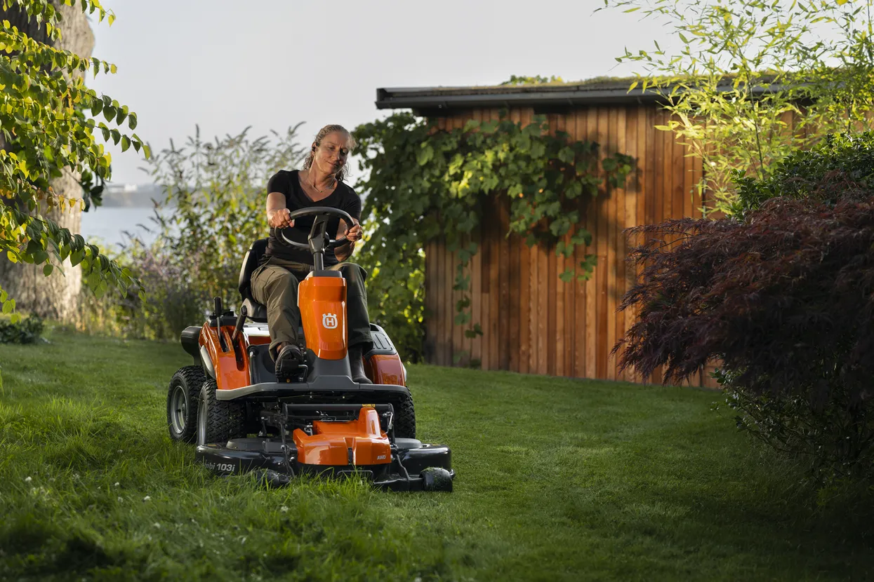 Akku-Rider R 200iX AWD - Grundgerät ohne Mähdeck und Ladegerät